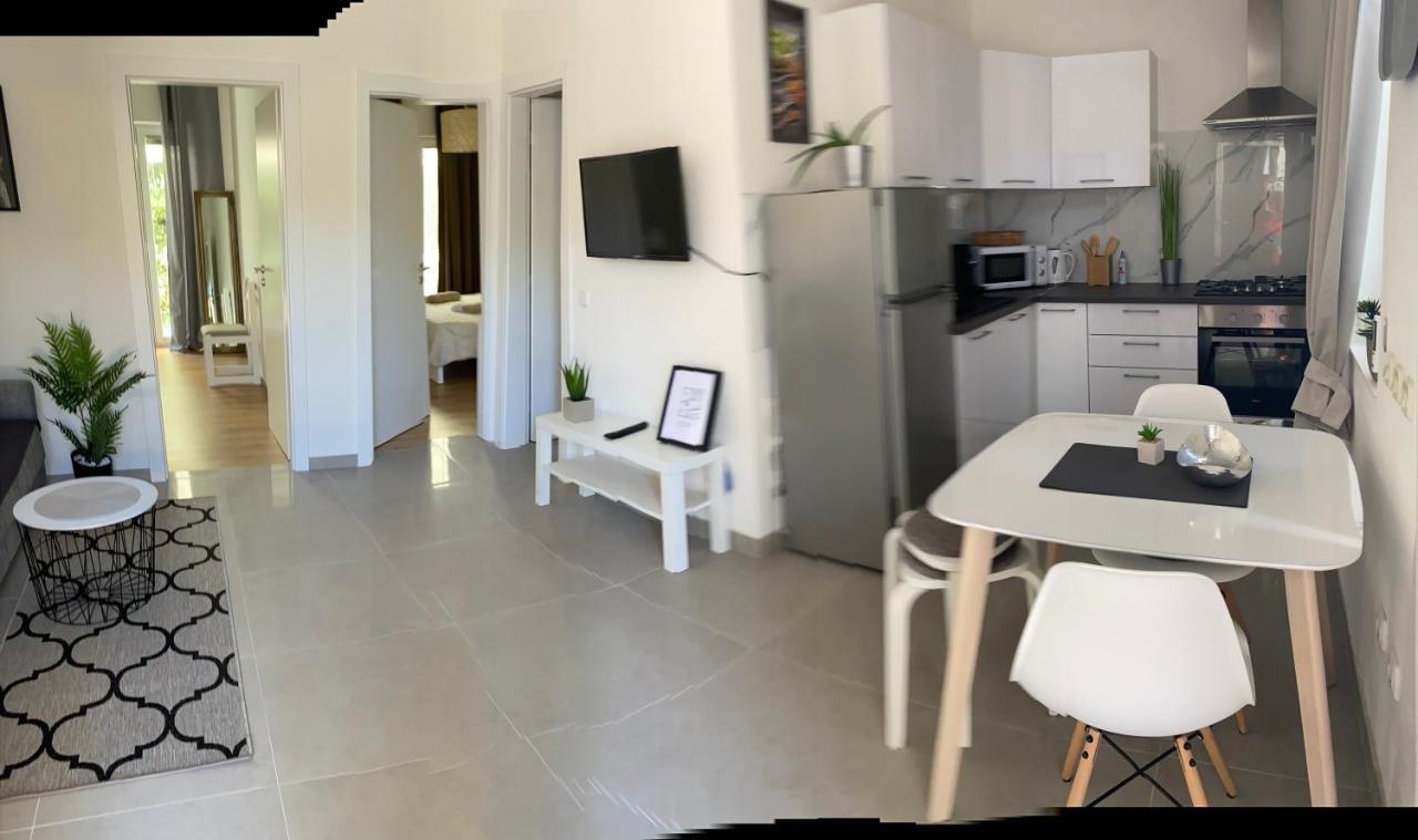 Apartman Diana 말리로시니 외부 사진